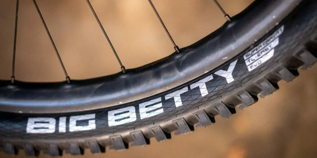 How Much to Tip for Air in Tires